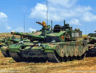 Πώς είναι το εσωτερικό ενός κινεζικού εργοστασίου αρμάτων μάχης (βίντεο)